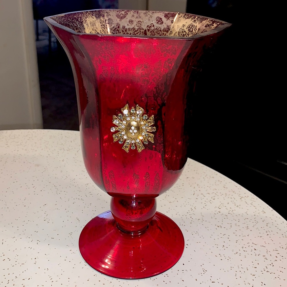 Red Vase with gold antiquing and gold brooch